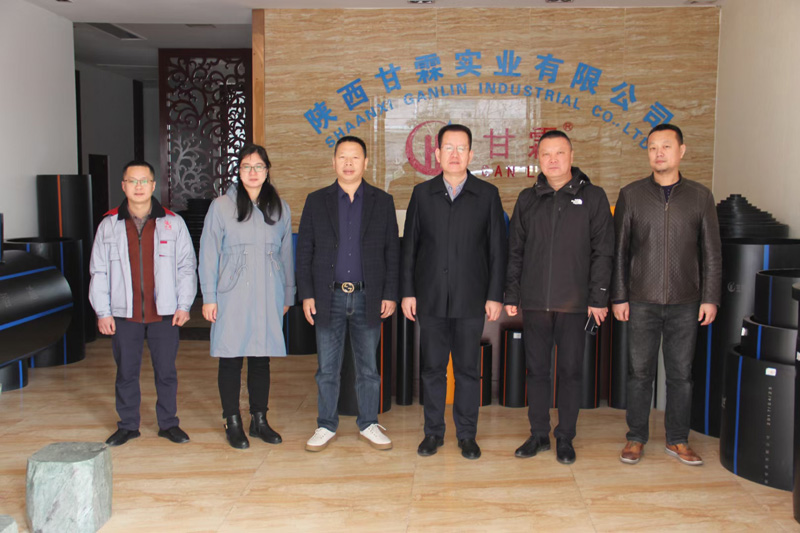 新疆天業(yè)集團(tuán)公司董事長(zhǎng)李河、譚新民等人蒞臨陜西甘霖實(shí)業(yè)公司考察指導(dǎo)工作